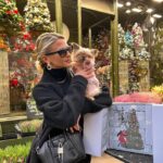 Kelly Vedovelli Instagram - Publicité | Noël avec Roro ♥️ @sheinfrance_ ,fait remporter 500 calendriers de l’avent !! Si toi aussi tu veux ton calendrier Home, rendez-vous sur leur compte officiel Shein 🎄 #SHEINhome #calendrierdelavent #SHEINholiday @sheinfrance_ ~ Studio by P.verrecchia ~