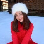 Kellyn Sun Instagram - Matching the red slopes with @mysundayski ❤️