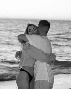 Kelsey Owens Instagram - Highly recommend putting on sweats & taking sunset pics on the beach with your person cuz wow these got me feeling some type of way🥹🥹 Which ones your fav?