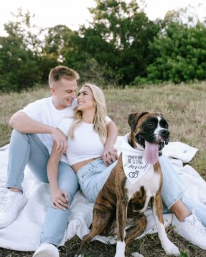 Kelsey Owens Instagram - Future Mr. & Mrs. Strong 🤍

I always pictured my engagement photos all done up and somewhere fancy, but last minute we landed on a field with our dog, champagne, & some pizza☺️ It could not be more us!

Photography: @tiffanymaysonetphoto
HMUA: @kissandmakeupbysteph