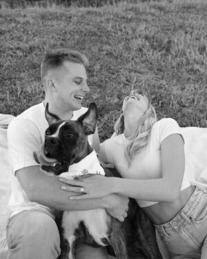 Kelsey Owens Instagram - Future Mr. & Mrs. Strong 🤍

I always pictured my engagement photos all done up and somewhere fancy, but last minute we landed on a field with our dog, champagne, & some pizza☺️ It could not be more us!

Photography: @tiffanymaysonetphoto
HMUA: @kissandmakeupbysteph