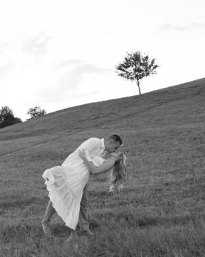 Kelsey Owens Instagram - Future Mr. & Mrs. Strong 🤍

I always pictured my engagement photos all done up and somewhere fancy, but last minute we landed on a field with our dog, champagne, & some pizza☺️ It could not be more us!

Photography: @tiffanymaysonetphoto
HMUA: @kissandmakeupbysteph
