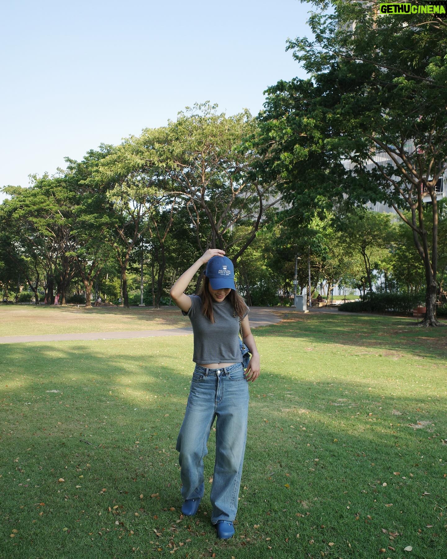 Kemisara Paladesh Instagram - i actually take a short nap in the park 😅 #BirkenstockThailand #BirkenstockEVA #BostonEVA #ArizonaEVA
