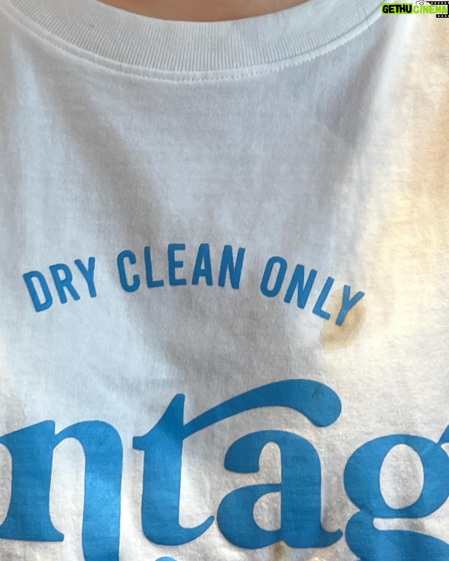 Kemisara Paladesh Instagram - My t-shirt always had my coffee first π¬βοΈ & Sunday = Dogs Day πΆπΆ