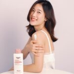 Kemisara Paladesh Instagram - ใช้ตามเพื่อนเหนิง เริ่ดมากก บอกเลยว่า Eucerin Spotless Brightening Body Lotion ใช้แล้วผิวกระจ่างใส สม่ำเสมอขึ้น เนื้อครีม บางเบา ซึมเร็ว ไม่เหนียวเหนอะหนะ และยังมีไทอามิดอลสารไบร์ทเทนนิ่งที่ดีที่สุดด้วยนะ 🤍✨ ใครอยากลอง หาซื้อได้ที่ Watsons, Boots, EveandBoy และ ร้านขายยาชั้นนำ #เปิดโหมดผิวไบรท์กับEucerin #โลชั่นผิวไบรท์ #EucerinTH