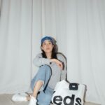 Kemisara Paladesh Instagram - KEDS THAILAND เปิดตัว Accessories ครั้งแรก มีชื่อคอลเล็กชั่นว่า “Play it forward” ขายเฉพาะเมืองไทยเท่านั้น! กระเป๋าผ้า The Keds Bag ที่มี Mini pouch charms กับหมวกแก๊ป Cotton cap สีน่ารักมาก! 💙💛🤍 #Keds #KedsThailand