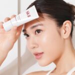 Kemisara Paladesh Instagram - Glowing skin is always in ✨ หลังจากที่ลองใช้มาตั้งแต่ปีที่แล้ว ความหมองคล้ำจุดด่างดำก็หมดไป ด้วยไบร์ทเทนนิ่งเอสเซนส์ GenOptics Ultraura Essence ของ SK-II ทำให้หน้าเบลล์เปล่งประกาย มีออร่ามาก ยิ่งใช้คู่กับครีมกันแดด Atmosphere Airy Light UV Cream ที่เนื้อบางเบา ทาง่าย แถมช่วยบำรุงผิวควบคู่ไปอีก 😊 อย่าลืมมาทดลองสินค้าและรับโปรโมชั่นมากมายที่ Pop Up ที่ห้างสรรพสินค้าเซ็นทรัลลาดพร้าว ชั้น 1 ตั้งแต่วันที่ 28 มีนาคม – 3 เมษายน กันน้า! #PITERA #GUE #skiiuvcream #skiith #skiipartner