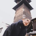 Kemisara Paladesh Instagram - เรานั่งรถไฟไปเร็วสุด 44 นาทีก็ถึงสถานี Hon Kawagoe แล้ว! สิ่งแรกที่พุ่งตัวไปเลยก็คือที่ร้านยืมชุดกิโมโน Vasara ที่นี้มีชุดกิโมโนให้เลือกหลายแบบ ไม่ว่าจะเป็นแบบใหม่แบบเก่า มีให้เลือกเยอะมากก เสร็จแล้วเราก็ใส่ชุดไปที่ศาลเจ้า Kawagoe Hikawa เป็นศาลเจ้าที่ใครที่มา Kawagoe ต้องแวะมาขอพรสิ่งศักดิ์สิทธิ์ที่นี้ เราเดินเล่นถ่ายรูปในศาลเจ้าสักพักก็ถึงเวลาที่ต้องออกไปเดินเที่ยวที่ Little Edo ต่อ ร้านแรกที่แวะเลยก็คือร้าน miffy storehouse kitchen & bakery kawagoe store น้องตัวกระตูนกระต่าย เค้ามีขนมที่ทำเป็นหน้า miffy เยอะมาก แถมในร้านก็มีขายของกระจุกกระจิกที่เป็นลายกระตูน miffy อีกด้วย น่ารักมากกกก เที่ยงพอดีก็ถึงเวลาที่เราต้องกินอาหารเที่ยง อาหารเที่ยงวันนี้เราหรูหรามาก เรามากินร้าน Ryoutei Yamaya เป็นร้านอาหารสไตล์คนชั้นสูงของยุคเอโดะค่ะ ร้านนี้มีมาตั้งแต่ปี 1868! นานมากก แต่เค้ายังคงรักษาสถานที่ไว้ได้ดีมากๆค่ะ อาหารก็จะมาเป็นเซ็ตเล็กๆ เห็นแบบนี้แต่จริงๆอิ่มมากกกก กินข้าวเสร็จเราก็ไปเดินเล่นต่อที่ Toki no Kane เป็นหอนาฬิกาซึ่งเป็นอีกหนึ่งแลนด์มาร์คที่ใครได้มาที่ Kawagoe ต้องได้แวะมาถ่ายรูปที่นี้ นาฬิกาจะดัง 4 ครั้งต่อวัน ใครโชคดีไปเวลาที่เค้าดังก็ได้มู้ดกันไป เสร็จเราก็แวะกินกาแฟสตาร์บัคส์ที่ Little Edo นิดนึง เพราะสถาปัตยกรรมและการตกแต่งสาขานี้ทำให้เบลนอินกับความเก่าแก่ของย่านมากๆ สวยและบรรยากาศดีมากๆค่ะ เราเดินไปเรื่อยๆเราก็แวะกินของหวานก่อนที่จะถึงเวลาข้าวเย็นสะหน่อย เราแวะร้าน Kawagoe Pudding ที่อร่อยมากๆๆๆๆๆ แบบมากกกก เราสั่งเป็นตัวที่มีไอติมด้านบนและรสสตรอว์เบอร์รี เสร็จเราก็ไปกินร้านมันหวานที่ร้าน Minamimachi Coffee เออคือหลายๆร้านที่นี้เค้าก็ขายพวกมันหวานกันเยอะ เพราะที่นี้เค้าปลูกเองนะ มันอร่อยมากกกก ร้านข้าวเย็นของเราจะอยู่ในตัวเมืองเข้าไปอีก ซึ่งเราก็เดินผ่าน Creamall Street เป็นถนนคนเดินตอนกลางคืนเนี่ยแหละ มีร้านอาหารและตู้คีบตุ๊กตาเต็มตลอดทั้งทาง และเราก็เดินทางมาถึงร้านอาหารเย็น Shinra Garden เป็นร้านเนื้อย่างที่ดังมากๆใน Kawagoe นะคะ เนื้อเค้ามีให้เลือกหลากหลายแบบมาก ที่สำคัญ อร่อยทุกจาน! จบวันแบบกลิ้งกลับโรงแรม Sunshine City Prince ค่ะ เพราะกินมาทั้งวันจริงๆ แต่อิ่มอร่อยและสนุกมาก