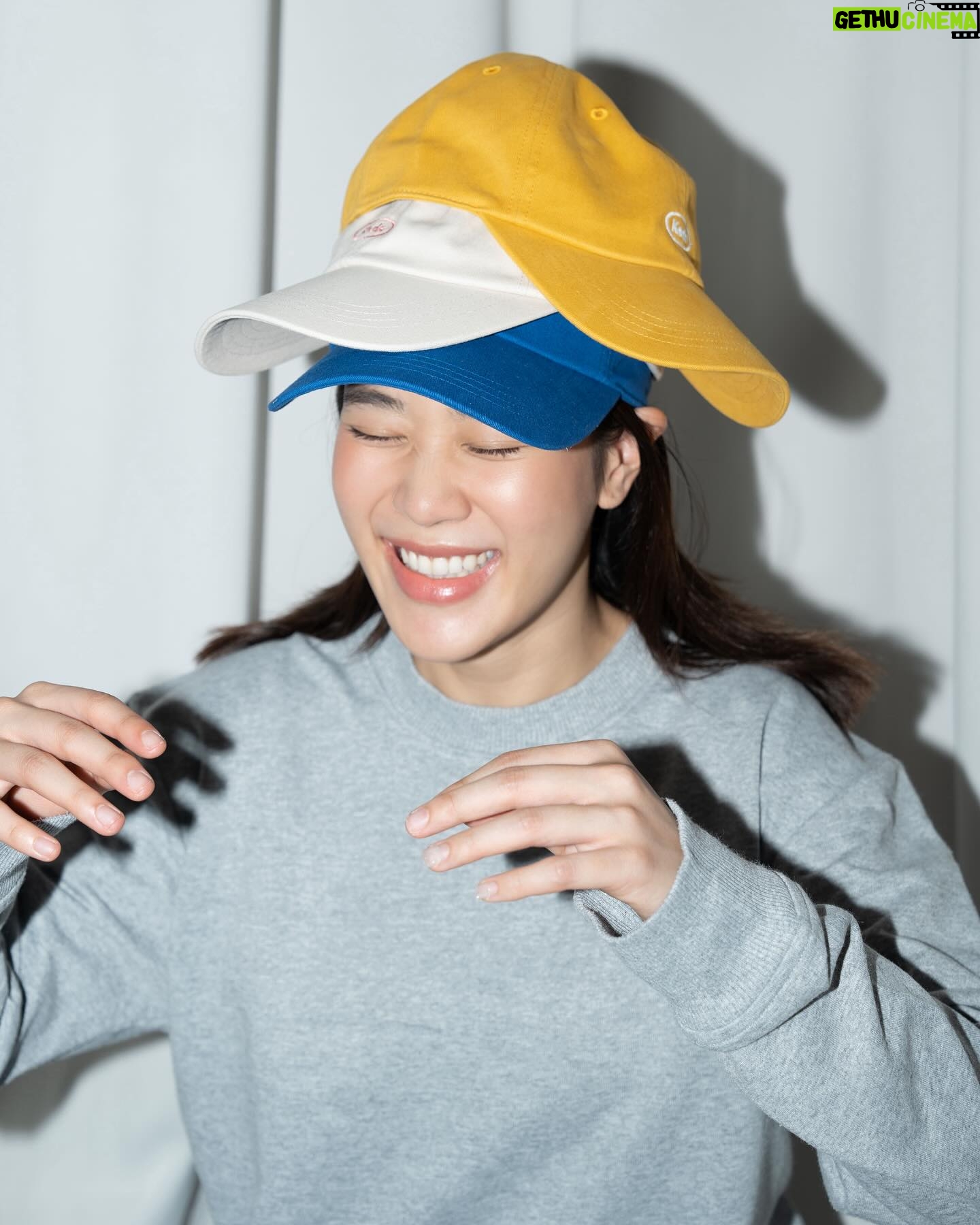 Kemisara Paladesh Instagram - KEDS THAILAND เปิดตัว Accessories ครั้งแรก มีชื่อคอลเล็กชั่นว่า “Play it forward” ขายเฉพาะเมืองไทยเท่านั้น! กระเป๋าผ้า The Keds Bag ที่มี Mini pouch charms กับหมวกแก๊ป Cotton cap สีน่ารักมาก! 💙💛🤍 #Keds #KedsThailand