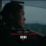 Kemisara Paladesh Instagram – ACTOR’S NOTE ON “THE PACKAGE”
Such a fun ride in this journey! เอาหละ ได้มีเวลามาเขียนโน็ตเล็กน้อยสำหรับเรื่อง The Package สำหรับหนังเรื่องนี้ถ่ายทำไปเพียงไม่กี่คิว เอาจริงๆรู้สึกว่าไปซ้อมเยอะกว่าไปถ่าย เพราะตอนแรกกังวลมากว่าจะทำไม่ได้ นี่เป็นครั้งแรกเลยที่ได้รับบทบู๊ขนาดนี้ สนุกมาก ไม่เคยคิดเหมือนกันว่าชีวิตนี้จะทำอะไรแบบนี้ได้ แต่จริงๆก็มีบ้างซีนที่ยังต้องมีพี่ stunt ช่วยอยู่ ขอบคุณมากค้าบบ 5555 เราเริ่มจากไปแคสเรื่องนี้มาก่อน ตอนที่อ่านบทก็รู้สึกว่า เออ มันวะ อยากลอง พอรู้ว่าได้ก็แอบตื่นเต้นแต่พอเอาบทมาอ่านเท่านั้นแหละ กังวลเลย เพราะตัวฟ้ามันเป็นคาแรคเตอร์ที่ตรงกันข้ามกับตัวเราเลย ต้องโทนดาวเสียง ต้องสุขุม ในหัวมันมีเรื่องราวเยอะมาก แล้วมันยังต้องเก่งมากๆอีกด้วยในเรื่องการศิลปะป้องกันตัวและการใช้ปืนต่างๆ ไหนจะปืนสั้นปืนยาว ละปืนยาวคือยาวเกือบเท่าตัวเรา 555555 เอนนี่เวย์ เราก็เริ่มจากการไปเรียนศิลปะป้องกันตัวก่อน ทักษะเป็น 0% ตอนแรกนึกว่าตัวเองแข็งแรงแล้ว แต่พอต้องมาถือปืนนานๆมันก็หนักอยู่ พอมาถึงบท ต้องขอบคุณพี่กุ้งมากๆๆๆที่ช่วยแกร๊กตัวฟ้าออกมาเยอะมาก @chatchai_23th เบลเอนจอยกับการเล่นบทนี้มากๆ ดีใจมากๆที่เราได้รู้จักตัวละครฟ้า เป็นผู้หญิงที่แกร่งทั้งร่างกายและจิตใจมากๆ พอมาถึงหน้ากอง ด้วยเวลาที่จำกัด เพราะถ่ายทำแค่ 12 ชั่วโมง เรามีซ้อมพวกคิวแอ็คชั่นไปก่อนหน้านี้เยอะ หน้างานจะได้ไม่เสียเวลา และเอาเวลาไปโฟกัสที่ซีนสำคัญๆเรื่องอารมณ์ ใดๆคือเหนื่อยแต่สนุกมาก เกือบเป็นลม (จริงๆก็เป็นแล้ว 😅) สุดท้าย ขอฝากด้วยแล้วนะคะ The Package สามารถรับชมได้ที่ TrueID ถือซะว่าซื้อตั๋วหนัง 59 บาทมาดูก็คุ้มแล้ว! พิมอะไรยาวๆไม่เก่งเลยอะ คิดมาหลายวันมาก เอาเป็นว่าถ้าชอบแล้วอินฝากช่วยแชร์หรืออยากรู้เบื้องหลังของซีนไหนก็คอมเม้นมา เดี๋ยวจะมาเล่าให้ฟังเพิ่มเติม และขอบคุณเพื่อนๆนักแสดงด้วย พี่มิว พี่แมน พี่ๆพลังเยอะกันมาก @mewsuppasit @mantrisanu.s ขอบคุณผู้ใหญ่ใจดี @trueid_th และ @getmorefilm ด้วยนะคะสำหรับโอกาสนี้ ขอฝากด้วยนะคะ ทุ่มเทแรงกายแรงใจสุดๆ อยากให้ดู ถ้าได้ดูแล้ว คอมเม้นบอกด้วยน้าาาาาาา ส่วนครึ่งปีหลังถ้ามีอะไรมันๆเดี๋ยวจะอัพเดทนะค้าบบบบ 

ขอบคุณรูปจากพี่โจ้ Editor เรื่องนี้ด้วยค้าบ ทีมโพสก็โหดไม่แพ้กันเลยคับ!