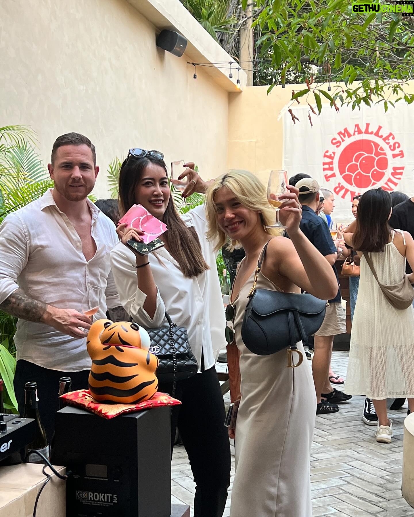Kemisara Paladesh Instagram - Woof woof 🐶 first time attending wine tasting fair such a bliss ✨🌙