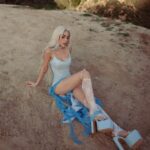 Kenia Os Instagram - Pink Aura 🐇🪽✧˖°♡ Mi bb ya esta disponible en todos lados. En estas horas solo puedo decir gracias gracias gracias x todo este amor que le han dado. Todo el álbum en DAILY TOP SONGS 🇲🇽 #20 - Kitty ft. La Joaqui #24 - Mamita Rica ft. Ghetto Kids, Yeri Mua #32 - Tortura #34 - La OG #38 - VIP ft. Villano Antillano #42 - Ojo x Ojo #43 - Big Bang #60 - F* OFF ft. Bella Poarch #63 - Solo Una Vez #64 - Es Así #82 - OMG #84 - Bobo ft. Alvaro Diaz #87 - After Pari #93 - Mi Ex #107 - Complete DAILY TOP ARTISTS 🇲🇽 #6 QUE QUE QUEEEE!!! DAILY TOP ARTISTS 🌎 #68 - Kenia Os QUE QUEEEEE QUEEEEEEEE!!!! No encuentro las palabras, me siento procesando todo lo que esta pasando con Pink Aura mil mil gracias y que todo este amor que recibo siempre se les multiplique. Gracias a mi equipo mi familia los amo los adoro coincidir y vivir este sueño con usted es lo mejor que me ha pasado. @anaanube @marco.bazo @paolavalerdi @alfredopersan @elizabeth_aguila @niriadleon @juan.orozcoc @abigailmedman @san_mr @juliodelatorrehair @directony @elchalof Gracias a todos los productores y compositores parte de mi album, gracias por conectar, su disposición, su amor, su energía, su apoyo. Solo puedo decir que cada persona que trabajo en el álbum son unos durooooooooosssss. Gracias a mi disquera @sonymusicmexico y @5020records por crecer juntos todos estos años y hacer historia y como siempre les digo esto solo es el inicio de lo que lograremos juntos.