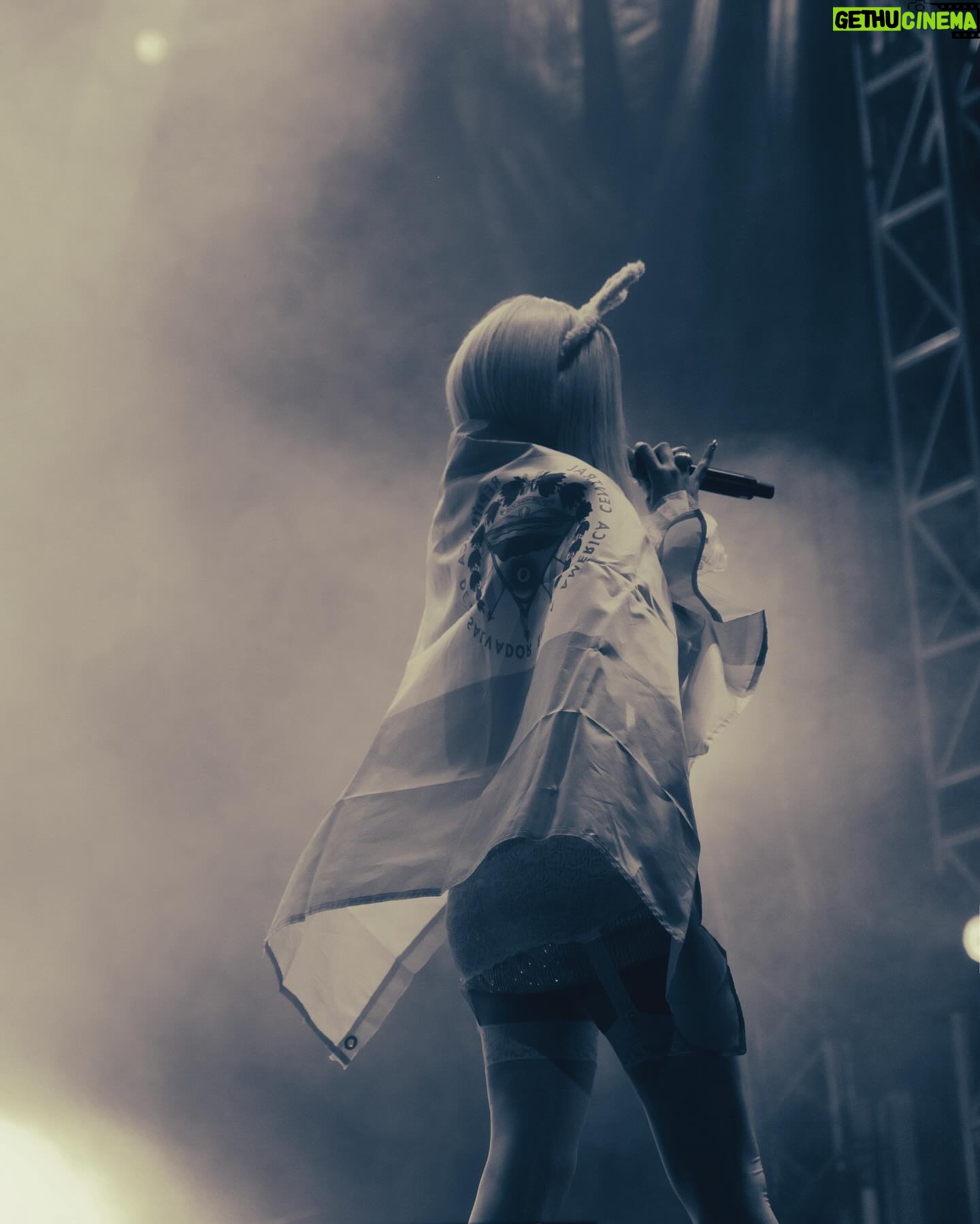 Kenia Os Instagram - El Salvador 🇸🇻 Primer show acá y me fui con mil ganas de volver con ustedes. Nos vemos el proximo añito bbs