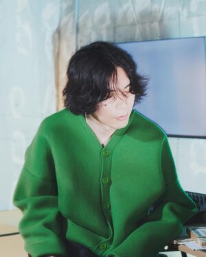 Kenshi Yonezu Instagram - 🙋‍♂️

@loewe