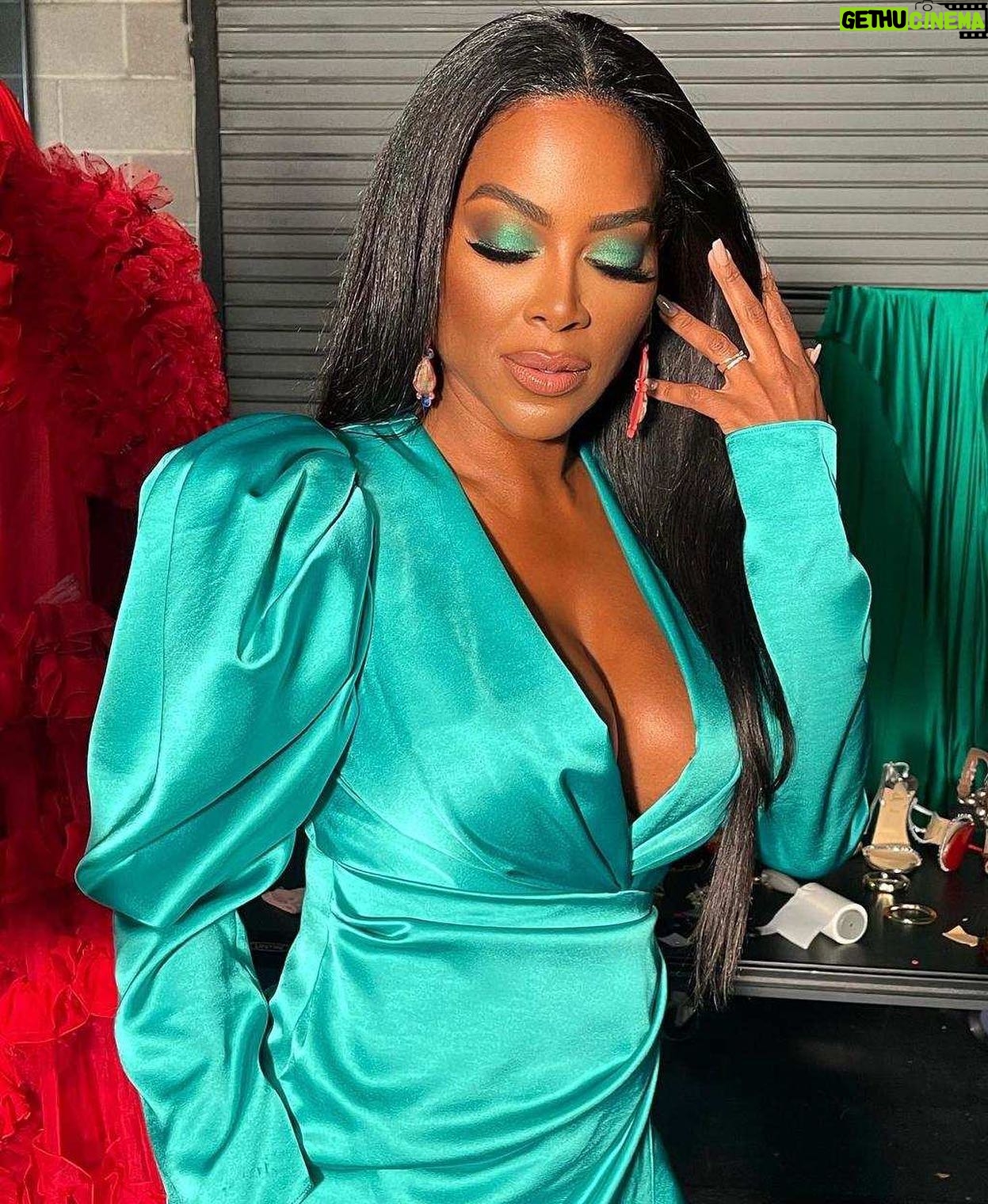 Kenya Moore Instagram - Don’t be afraid to be defend the defenseless. #RHOA #sisterhood #peace #love #beentheredonethat #healing