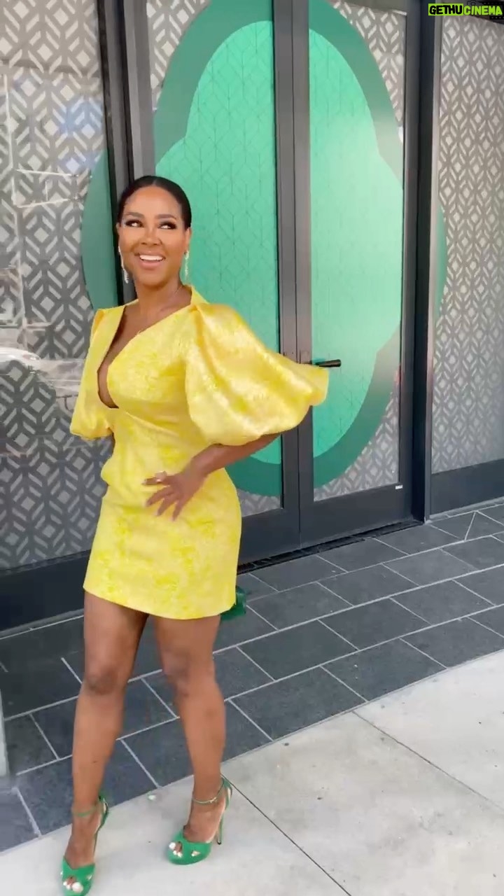 Kenya Moore Instagram - Keep your head to the sky!