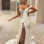 Kenya Moore Instagram - Keeping my head up #RHOA @lsodesigns Makeup: @whippedbykiara Hair Care:@kenyamoorehair #fighter #detroit #313 @dancingabc #resilient