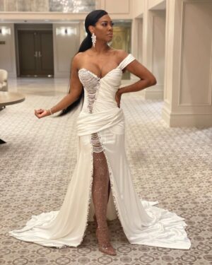 Kenya Moore Instagram - Keeping my head up

#RHOA
@lsodesigns 
Makeup: @whippedbykiara
Hair Care:@kenyamoorehair 

#fighter #detroit #313 @dancingabc #resilient