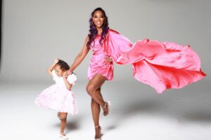Kenya Moore Instagram - You are never alone when you walk by faith.

#happyeaster #happypassover🍷 #happyramadan #love

Hair: @sewjodie 

Photo: @imerickrobinson 

Shoes @louboutinworld