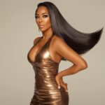 Kenya Moore Instagram - #MooreHairCareMonday #breathtakinglybronze Fall into winter hair care with @kenyamoorehair #shampoo and #conditioner and I always protect my strands from heat damage by using my #leaveinconditioner Available now at @cvspharmacy and @sallybeauty 💜 📸 @imerickrobinson 💄 @whippedbykiara 💇🏾‍♀️ @sewjodie