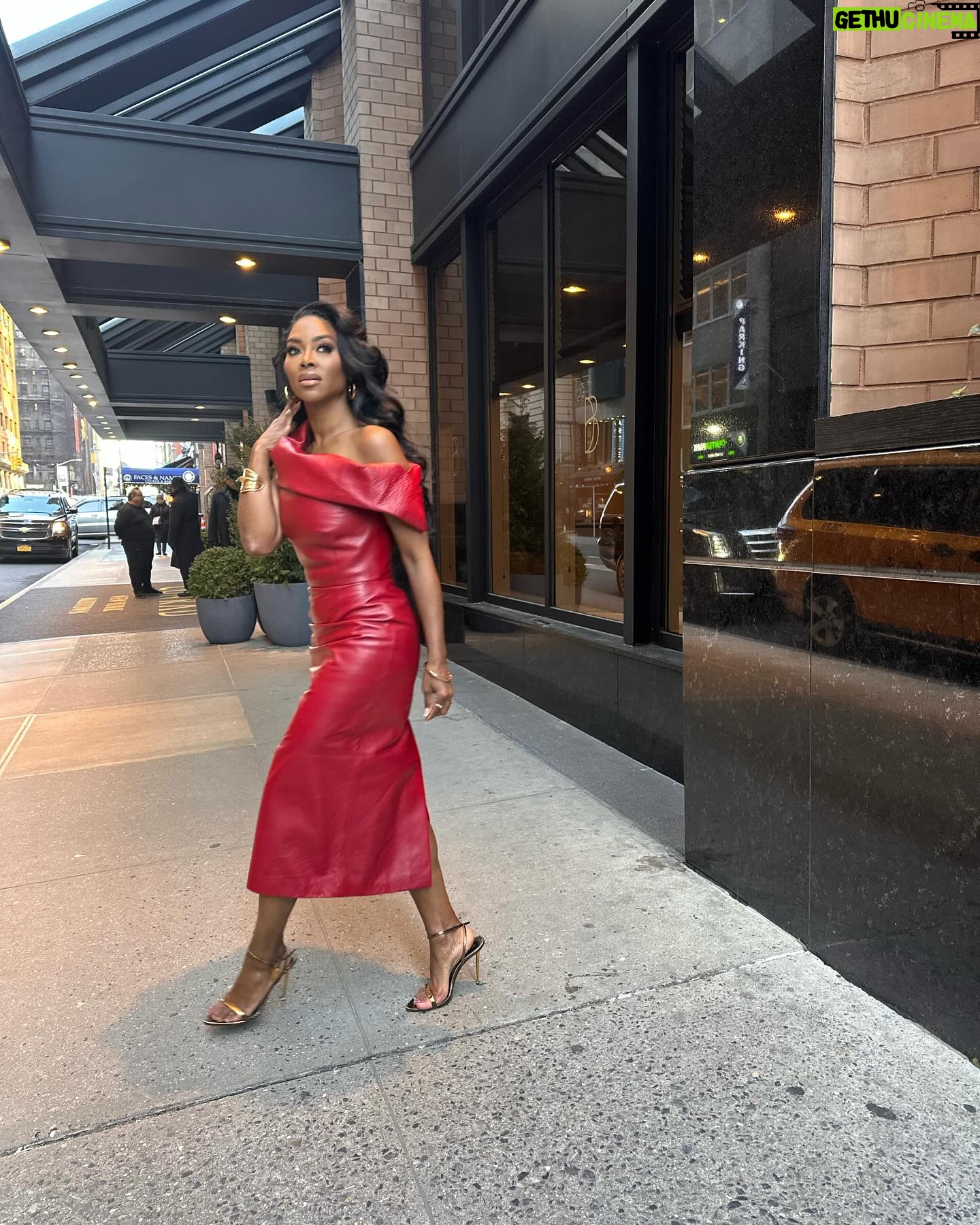 Kenya Moore Instagram - What a successful premiere! Thank you for tuning in yesterday to @lifetimetv and trending on X If you missed the premier check out @hulu now to watch! Photo dump #1 #abductedoffthestreet the #carleshagaitherstory Did you enjoy the movie?