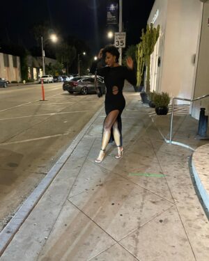 Kenya Moore Instagram - This short hair got me feeling a little 🌶! 😂❤️