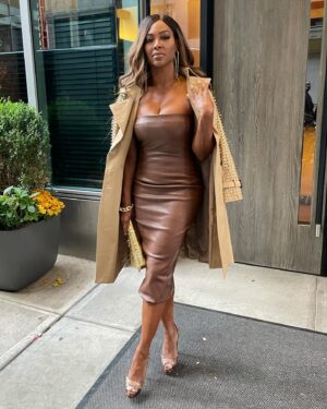 Kenya Moore Instagram - In these NY streets looking for a heart to break 💔😝
