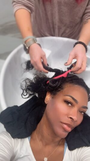 Kenya Moore Instagram - As founder and CEO of @kenyamoorehair, a #blackowned small business (for now) who has grown a company from the ground up to now being sold in @cvspharmacy  and @sallybeauty and growing, I am so proud of @beyonce and all of the female entrepreneurs in the the hair care space.

Please ditch  the crabs in a barrel mentality and let’s support each other. There is room for us all. 💜

#keyonce #kenya #beyonce #hair #smallbusiness #love #entrepreneur #beauty #beehive #keyhive

Th