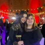 Kenzy Madbouly Instagram - اي واحدة بتعرف تخلف بس مش اي واحدة تعرف تبقى ام. وانا ربنا رزقني باحلى هدية في حياتي، رزقني بام تبقى صاحبتي وتشرفني قدام كل الناس باخلاقها وتسامحها وقلبها الطيب الرقيق وحنيتها، مافيش حد بيشوفها غير لما بيحبها. علمتني احترم كل الناس وان مافيش فرق ما بيننا كلنا بشر، كانت اقرب صاحبة ليا وانا صغيرة خالص بنت حارس العمارة وكبرت فاهمة ان اللي يفرق ما بين الناس جاهل، ربتي على حب ربنا، خليتني اصلي من وانا طفلة وادعي لربنا من قلبي علشان شوفتها بتعمل كدة، اي حاجة تفرحها تدعي وتشكره واي حاجة تزعلها تدخل تدعي بالساعات واشوف بعينية ربنا بيعملها معجزات كبيرة، علمتني احب الفن الاصيل، اي حاجة حلوة فيا هي السبب فيها. ربنا يحفظك ويخليكي ليا ومايحرمنيش منك ثانية يا روح قلبي♥️♥️♥️