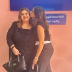 Kenzy Madbouly Instagram - اي واحدة بتعرف تخلف بس مش اي واحدة تعرف تبقى ام. وانا ربنا رزقني باحلى هدية في حياتي، رزقني بام تبقى صاحبتي وتشرفني قدام كل الناس باخلاقها وتسامحها وقلبها الطيب الرقيق وحنيتها، مافيش حد بيشوفها غير لما بيحبها. علمتني احترم كل الناس وان مافيش فرق ما بيننا كلنا بشر، كانت اقرب صاحبة ليا وانا صغيرة خالص بنت حارس العمارة وكبرت فاهمة ان اللي يفرق ما بين الناس جاهل، ربتي على حب ربنا، خليتني اصلي من وانا طفلة وادعي لربنا من قلبي علشان شوفتها بتعمل كدة، اي حاجة تفرحها تدعي وتشكره واي حاجة تزعلها تدخل تدعي بالساعات واشوف بعينية ربنا بيعملها معجزات كبيرة، علمتني احب الفن الاصيل، اي حاجة حلوة فيا هي السبب فيها. ربنا يحفظك ويخليكي ليا ومايحرمنيش منك ثانية يا روح قلبي♥️♥️♥️