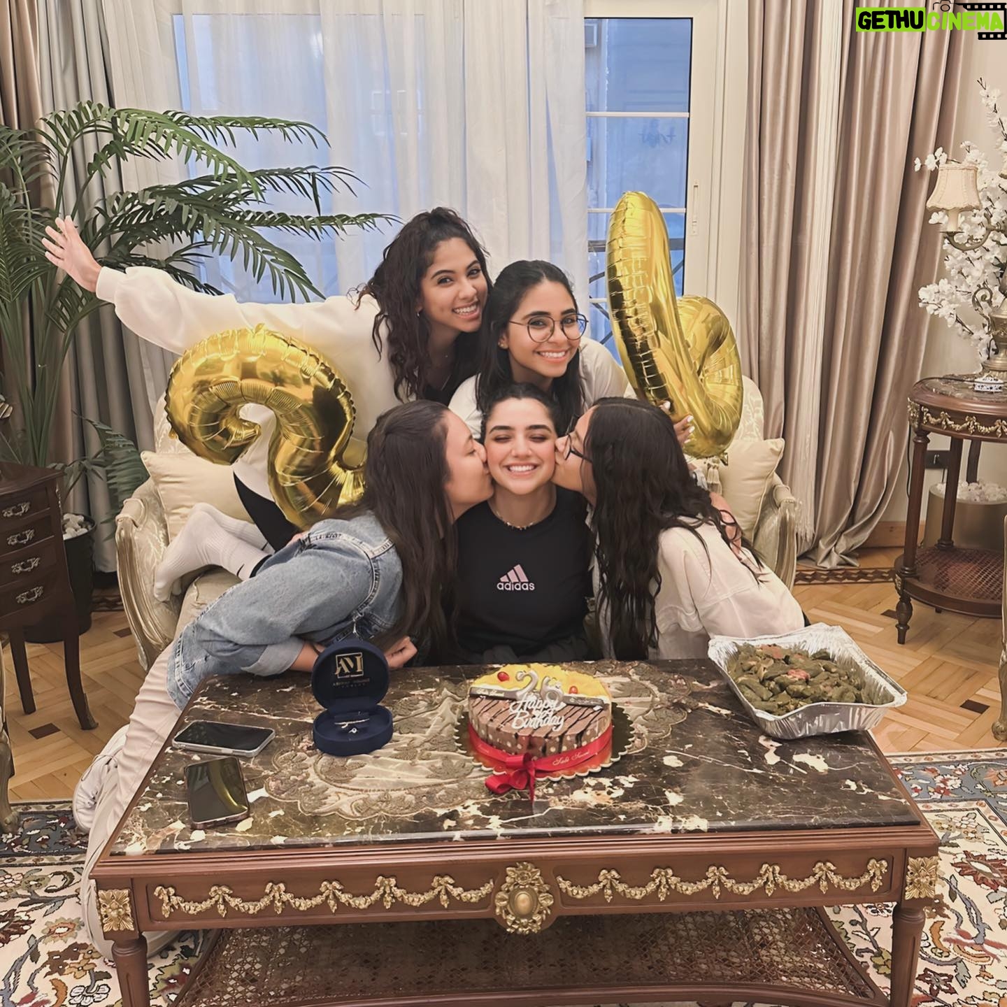 Kenzy Madbouly Instagram - كل سنة ببقى شاكرة ربنا على كل حاجة واهمهم الناس اللي في حياتي، من غير الناس اللي بحبهم، لا الفلوس ولا الشهرة ولا النجاح هيكون ليه طعم. عائلتي وصحابي هما الاول واي حاجة تيجي بعدهم، شكراً يارب على الناس اللي في حياتي❤️ Every year i am thankful everything but on the top of the list i am thankful for the people in my life, without people you love nothing matters, money , success, fame, nothing will make you happy unless you have someone you love to share it with them. I am so thankful for the people i have, my family and friends (my chosen family) you are everything to me❤️