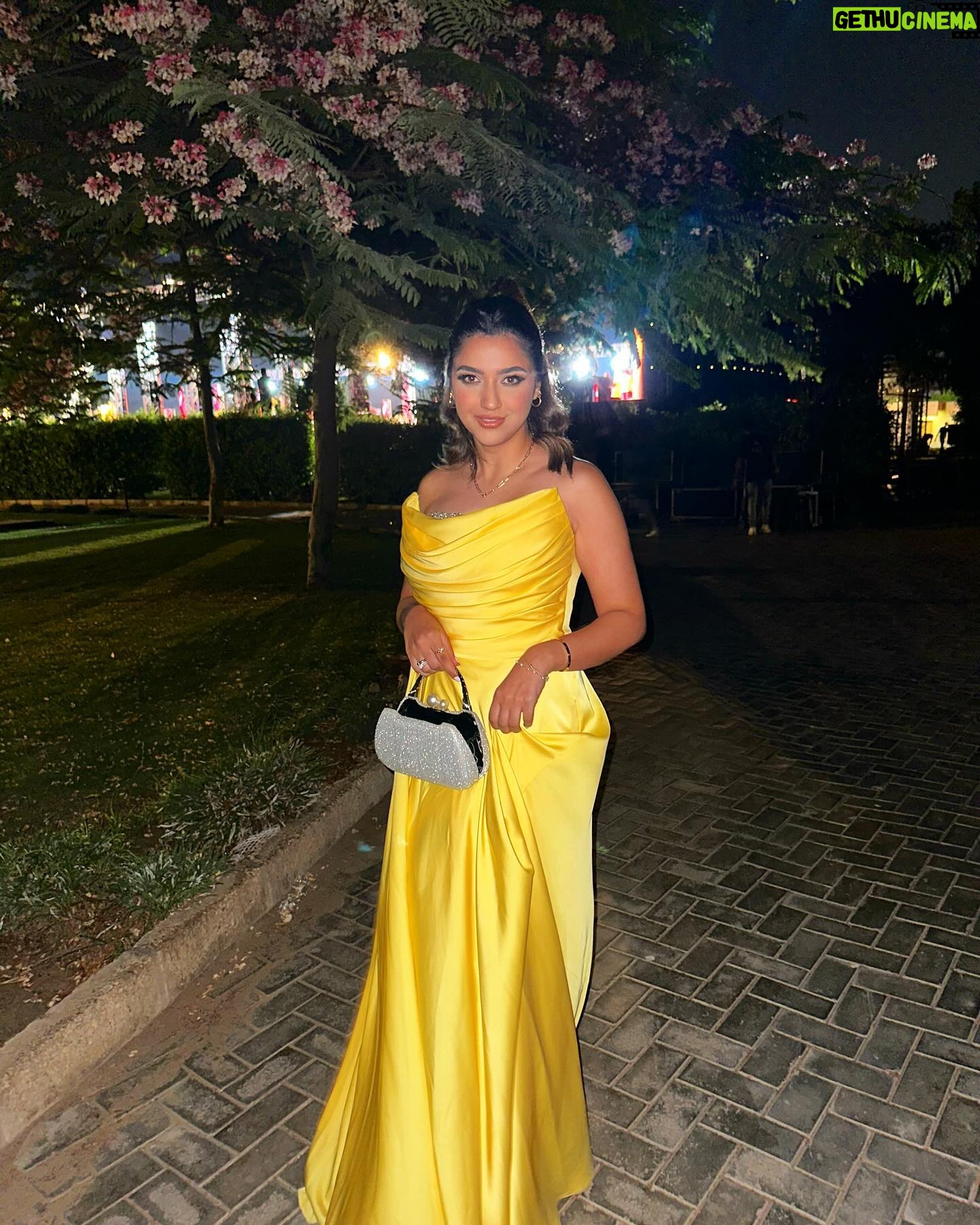 Kenzy Madbouly Instagram - Guess yellow is my colour 💛