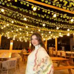 Kenzy Madbouly Instagram - Ramadan vibes are different🌙🤍 At @mo.thehangoutspot 🤍 Kaftan by @patches_eg