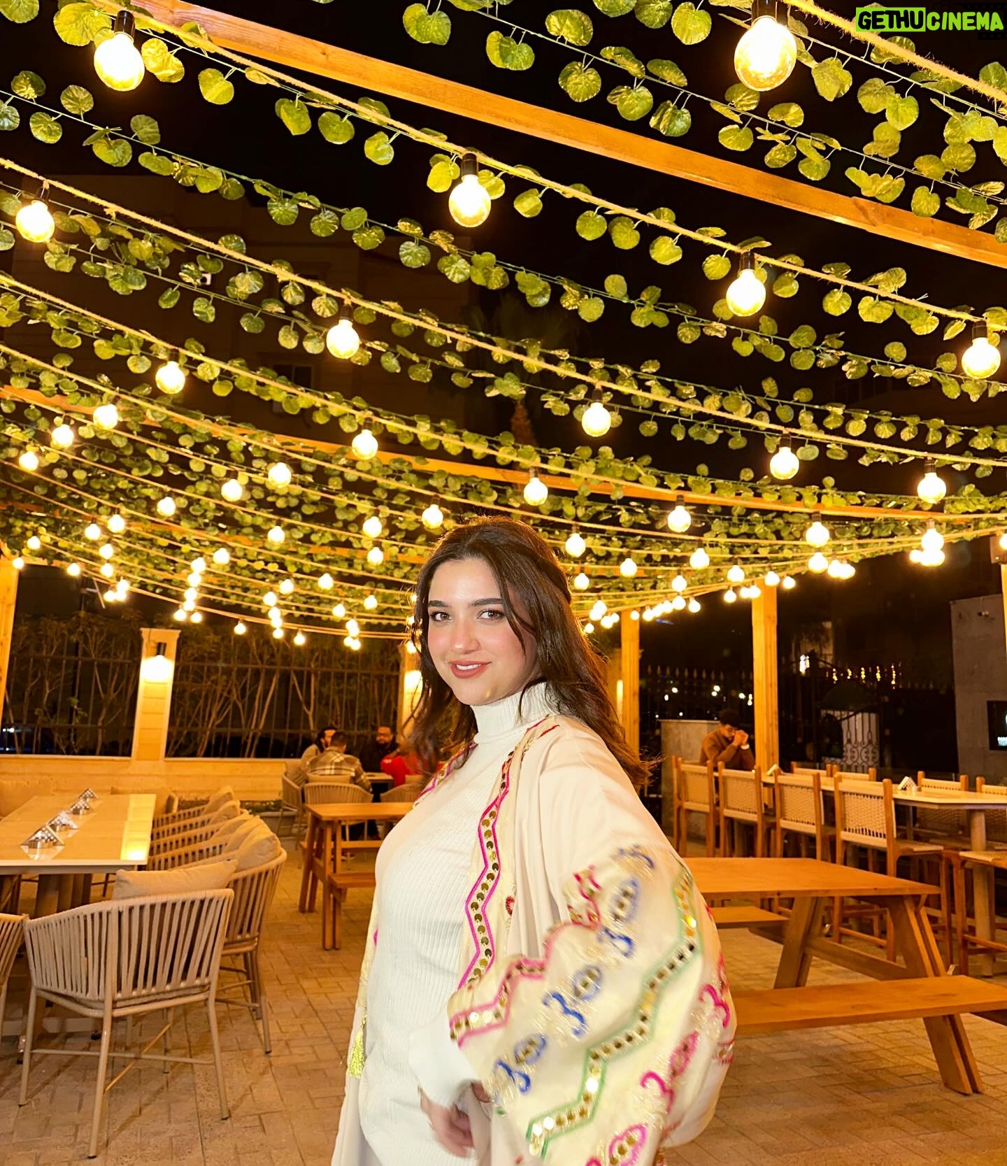 Kenzy Madbouly Instagram - Ramadan vibes are different🌙🤍 At @mo.thehangoutspot 🤍 Kaftan by @patches_eg