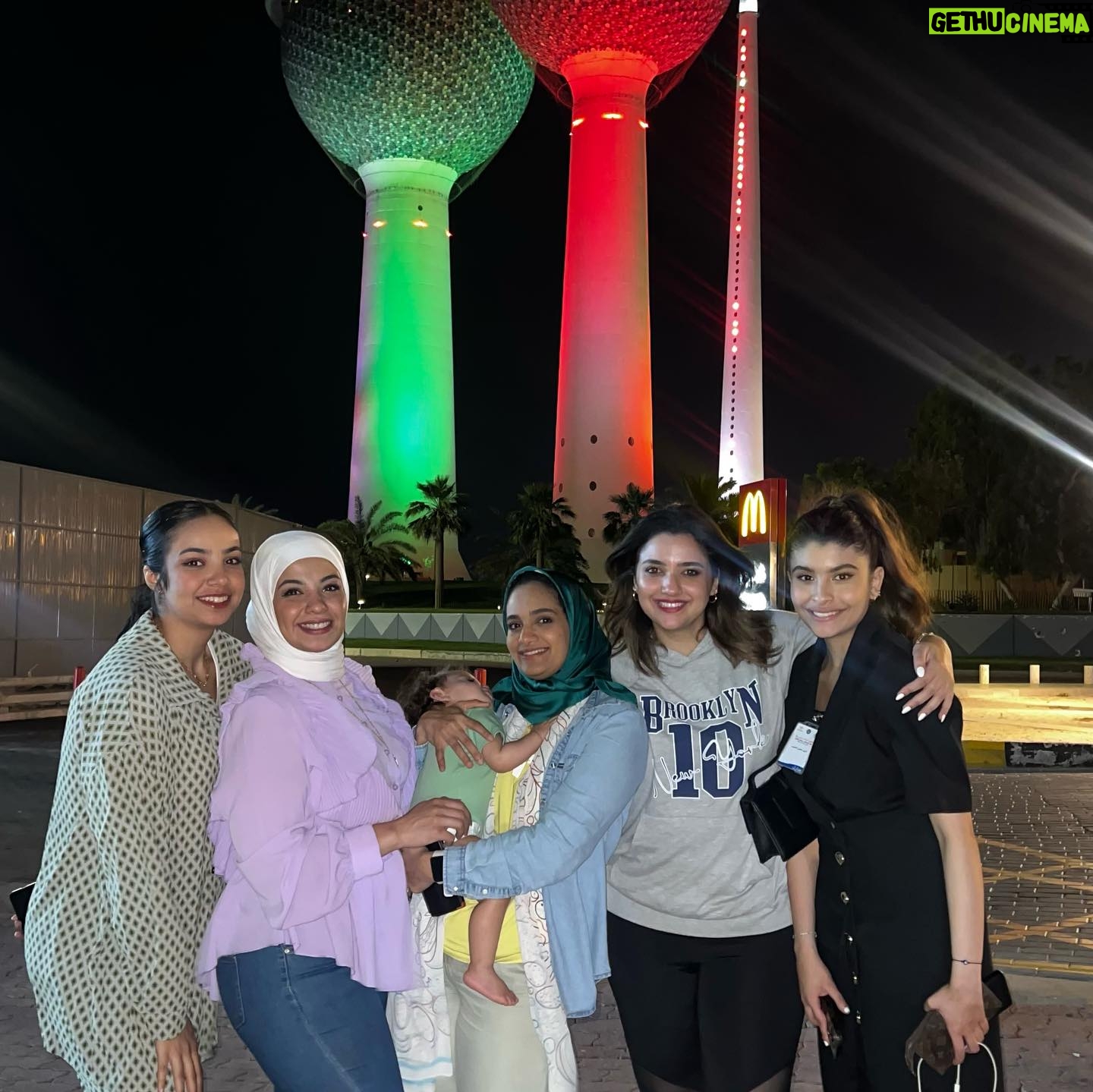 Kenzy Madbouly Instagram - كل سنة ببقى شاكرة ربنا على كل حاجة واهمهم الناس اللي في حياتي، من غير الناس اللي بحبهم، لا الفلوس ولا الشهرة ولا النجاح هيكون ليه طعم. عائلتي وصحابي هما الاول واي حاجة تيجي بعدهم، شكراً يارب على الناس اللي في حياتي❤️ Every year i am thankful everything but on the top of the list i am thankful for the people in my life, without people you love nothing matters, money , success, fame, nothing will make you happy unless you have someone you love to share it with them. I am so thankful for the people i have, my family and friends (my chosen family) you are everything to me❤️