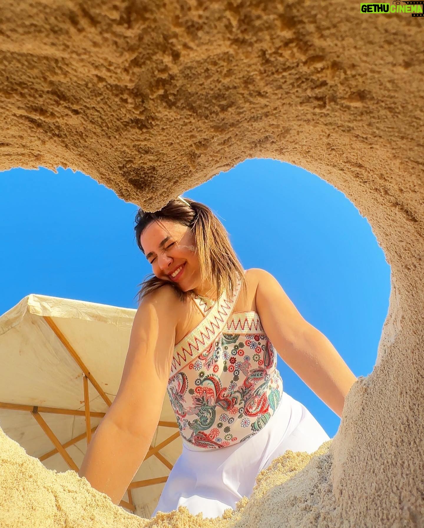 Kenzy Madbouly Instagram - Summer is almost here and i miss it already 🤍☀️🕶️🌅 بتحبوا ايه اكثر الصيف ولا الشتاء؟