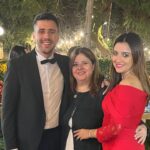 Kenzy Madbouly Instagram - اي واحدة بتعرف تخلف بس مش اي واحدة تعرف تبقى ام. وانا ربنا رزقني باحلى هدية في حياتي، رزقني بام تبقى صاحبتي وتشرفني قدام كل الناس باخلاقها وتسامحها وقلبها الطيب الرقيق وحنيتها، مافيش حد بيشوفها غير لما بيحبها. علمتني احترم كل الناس وان مافيش فرق ما بيننا كلنا بشر، كانت اقرب صاحبة ليا وانا صغيرة خالص بنت حارس العمارة وكبرت فاهمة ان اللي يفرق ما بين الناس جاهل، ربتي على حب ربنا، خليتني اصلي من وانا طفلة وادعي لربنا من قلبي علشان شوفتها بتعمل كدة، اي حاجة تفرحها تدعي وتشكره واي حاجة تزعلها تدخل تدعي بالساعات واشوف بعينية ربنا بيعملها معجزات كبيرة، علمتني احب الفن الاصيل، اي حاجة حلوة فيا هي السبب فيها. ربنا يحفظك ويخليكي ليا ومايحرمنيش منك ثانية يا روح قلبي♥️♥️♥️