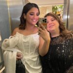 Kenzy Madbouly Instagram - اي واحدة بتعرف تخلف بس مش اي واحدة تعرف تبقى ام. وانا ربنا رزقني باحلى هدية في حياتي، رزقني بام تبقى صاحبتي وتشرفني قدام كل الناس باخلاقها وتسامحها وقلبها الطيب الرقيق وحنيتها، مافيش حد بيشوفها غير لما بيحبها. علمتني احترم كل الناس وان مافيش فرق ما بيننا كلنا بشر، كانت اقرب صاحبة ليا وانا صغيرة خالص بنت حارس العمارة وكبرت فاهمة ان اللي يفرق ما بين الناس جاهل، ربتي على حب ربنا، خليتني اصلي من وانا طفلة وادعي لربنا من قلبي علشان شوفتها بتعمل كدة، اي حاجة تفرحها تدعي وتشكره واي حاجة تزعلها تدخل تدعي بالساعات واشوف بعينية ربنا بيعملها معجزات كبيرة، علمتني احب الفن الاصيل، اي حاجة حلوة فيا هي السبب فيها. ربنا يحفظك ويخليكي ليا ومايحرمنيش منك ثانية يا روح قلبي♥️♥️♥️