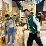 Kenzy Madbouly Instagram - واحد داخل يشتري كرسي للشغل عادي صاحبه مراته : @arthousefurniture.eg