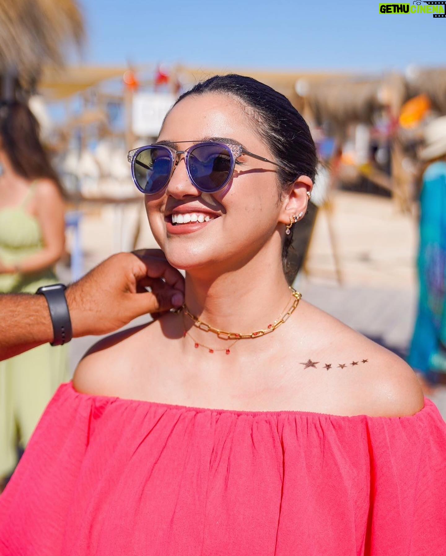 Kenzy Madbouly Instagram - Summer is almost here and i miss it already 🤍☀️🕶️🌅 بتحبوا ايه اكثر الصيف ولا الشتاء؟