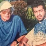 Kerem Alışık Instagram - Eski bir Kanlıca da sıcak bir Yaz günü... Attila İlhan mavisinden denize bakmışız birlikte... Belki de böyle mavilere üzgün üzgün bakmaktır dünya... Ahh ah.. o yazlar ki.. Yıldızlı bir buğuyla yükselir denizden.. sevdalı şarkılar gibi... her gün bir nağmesi eksilir belleğimizden... gizli bir rüzgar üfürür gibi.... Eskimek güzel eksilmedikçe.... Bugün yokluğunda 14 yıl... Nur içinde yat Kaptan...