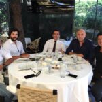 Kerem Alışık Instagram - Eski yeni dostlar buluştuk.. Biraz dünü Biraz yarını Sonsuza kadar da şimdi yi paylaştık... Eskimek de güzel eksilmedikce.. Yenilenmek de güzel eskimedikce...