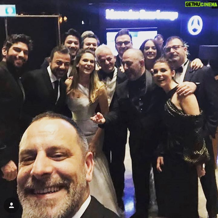 Kerem Alışık Instagram - Bolca mutluluk coşku emek heyecan Çokça hasret birazda hüzün ve efkar Arif ve 216'nın Yeşilçam'a sevgisi, saygısı En Turist Ömer'inden bir de selamı var.. Emeği geçen herkesin emeğine sağlık..