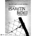 Kerem Alışık Instagram - #Repost @sakm_online with @get_repost ・・・ Stephen King’in ölümsüz eseri, sinema tarihinin gelmiş geçmiş en iyi filmi. “ESARETİN BEDELİ” (The Shawshank Redemption ) tiyatromuz tarafından Türkiye’de ilk kez sahneleniyor. Başrollerini Kerem Alışık, Kaan Taşaner, İştar Gökseven’in paylaştığı oyunumuz 15 ARALIK’TA @zorlupsm DE Biletler @biletix TE.. Umut iyi bir şeydir ve iyi şeyler asla ölmez… Korku sizi tutsak eder, umut ise özgür bırakır! Andy Dufresne masum olduğunu iddia etmesine rağmen, karısını ve sevgilisini öldürmesi suçuyla iki kez müebbet hapse çarptırılır ve Shawshank hapishanesine gönderilir. Uzun yıllarını Shawshank’te geçirmiş hapishaneye her şeyi sokabilen eski bir mahkûm olan Red ile aralarında güçlü bir dostluk kurulur. Red, Andy’nin hapishane şartlarına çabuk pes edeceğini düşünse de, Andy Shawshank deki her türlü acıya karşı hayata bağlı ve her zaman umutludur. Red umutsuzluğa inanırken, Andy umuda inanıyordur. Bu durumuyla etrafındaki mahkûmları da etkileyen Andy, onları parmaklıklar arkasında bile özgür bir yaşam olabileceğine inandırır. Andy Dufresne sabrın, bilginin, zekânın ve umudun tüm zorlukların üstesinden gelinebileceğinin kanıtıdır belki de… YAZAN: STEPHEN KING UYARLAYAN: OWEN O’NEILL & DAVE JOHNS YÖNETEN: ŞAKİR GÜRZUMAR ÇEVİRİ: NAZLI GÖZDE YOLCU DEKOR: TAYFUN ÇEBİ KOSTÜM: DİLEK KAPLAN IŞIK: YAKUP ÇARTIK MÜZİK: ORHAN ENES KUZU HAREKET DÜZENİ: ALPARSLAN KARADUMAN DRAMATURG: GÖKHAN ERARSLAN YARDIMCI YÖNETMEN: YİĞİT PAKMEN FOTOĞRAF: LEVENT ÖZDEMİR ASİSTAN: TÜLAY ÖZTÜRK, ÇİSİL ERTÜRK OYUNCULAR: Kerem Alışık, Kaan Taşaner, İştar Gökseven, Fuat Onan, Erhan Alpay, Hasan Erdem, Yiğit Pakmen, Mert Doğan, Murat Yılmaz, Umut Avcı, Şahin Adıgüzel, Cem Hamzaoğulları, Burak Can Aras, Mesut Tozkoparan, Serkan Beşiroğlu, Hafız Sengir, Ferdi Taşkın, Furkan Çalışal, Can Mürsel Yavuz, Onur Uslu, Kaan Mert Öngöz, Baykal Güven, Enis Kaplanoğlu, Ali Keçeli #esaretinbedeli #theshawshankredemption #keremalışık #kaantaşaner #iştargökseven #yenioyun #çolpanilhansadrialışıktiyatrosu #sakm