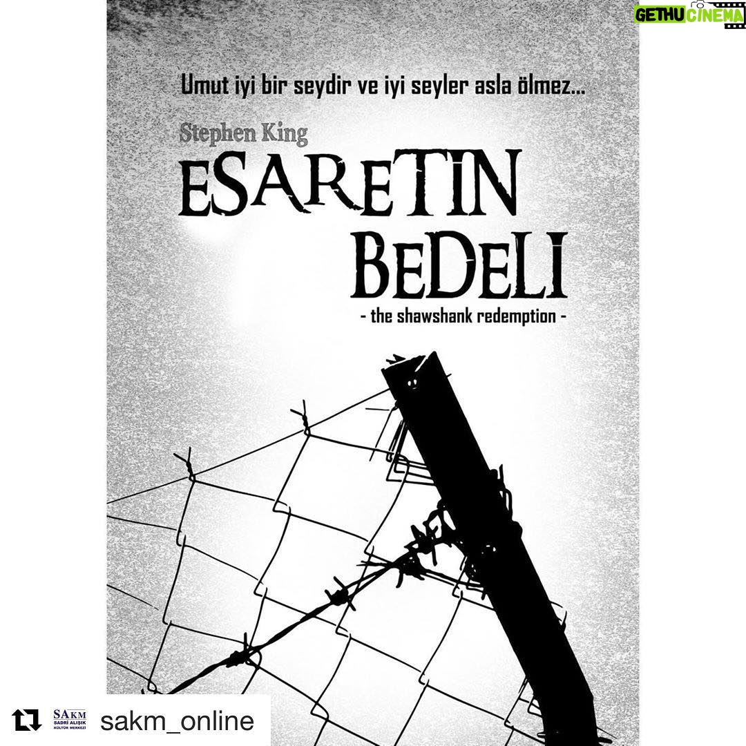 Kerem Alışık Instagram - #Repost @sakm_online with @get_repost ・・・ Stephen King’in ölümsüz eseri, sinema tarihinin gelmiş geçmiş en iyi filmi. “ESARETİN BEDELİ” (The Shawshank Redemption ) tiyatromuz tarafından Türkiye’de ilk kez sahneleniyor. Başrollerini Kerem Alışık, Kaan Taşaner, İştar Gökseven’in paylaştığı oyunumuz 15 ARALIK’TA @zorlupsm DE Biletler @biletix TE.. Umut iyi bir şeydir ve iyi şeyler asla ölmez… Korku sizi tutsak eder, umut ise özgür bırakır! Andy Dufresne masum olduğunu iddia etmesine rağmen, karısını ve sevgilisini öldürmesi suçuyla iki kez müebbet hapse çarptırılır ve Shawshank hapishanesine gönderilir. Uzun yıllarını Shawshank’te geçirmiş hapishaneye her şeyi sokabilen eski bir mahkûm olan Red ile aralarında güçlü bir dostluk kurulur. Red, Andy’nin hapishane şartlarına çabuk pes edeceğini düşünse de, Andy Shawshank deki her türlü acıya karşı hayata bağlı ve her zaman umutludur. Red umutsuzluğa inanırken, Andy umuda inanıyordur. Bu durumuyla etrafındaki mahkûmları da etkileyen Andy, onları parmaklıklar arkasında bile özgür bir yaşam olabileceğine inandırır. Andy Dufresne sabrın, bilginin, zekânın ve umudun tüm zorlukların üstesinden gelinebileceğinin kanıtıdır belki de… YAZAN: STEPHEN KING UYARLAYAN: OWEN O’NEILL & DAVE JOHNS YÖNETEN: ŞAKİR GÜRZUMAR ÇEVİRİ: NAZLI GÖZDE YOLCU DEKOR: TAYFUN ÇEBİ KOSTÜM: DİLEK KAPLAN IŞIK: YAKUP ÇARTIK MÜZİK: ORHAN ENES KUZU HAREKET DÜZENİ: ALPARSLAN KARADUMAN DRAMATURG: GÖKHAN ERARSLAN YARDIMCI YÖNETMEN: YİĞİT PAKMEN FOTOĞRAF: LEVENT ÖZDEMİR ASİSTAN: TÜLAY ÖZTÜRK, ÇİSİL ERTÜRK OYUNCULAR: Kerem Alışık, Kaan Taşaner, İştar Gökseven, Fuat Onan, Erhan Alpay, Hasan Erdem, Yiğit Pakmen, Mert Doğan, Murat Yılmaz, Umut Avcı, Şahin Adıgüzel, Cem Hamzaoğulları, Burak Can Aras, Mesut Tozkoparan, Serkan Beşiroğlu, Hafız Sengir, Ferdi Taşkın, Furkan Çalışal, Can Mürsel Yavuz, Onur Uslu, Kaan Mert Öngöz, Baykal Güven, Enis Kaplanoğlu, Ali Keçeli #esaretinbedeli #theshawshankredemption #keremalışık #kaantaşaner #iştargökseven #yenioyun #çolpanilhansadrialışıktiyatrosu #sakm