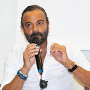 Kerem Alışık Instagram - Satın alınamayan şeyleri  seviyorum..deniz gibi..gökyüzü gibi..ay ışığı gibi..sevgi gibi .
İtalya da bana gösterdiğiniz sevgi  ve layık gördüğünüz  ödül için çok teşekkür ederim..
Ülkemizde yaptığımız güzel işlerin dünyanın her yerinde ilgi ve beğeni görmesi bizlere büyük bir gurur ve mutluluk veriyor..
Teşekkürler Sicilya ..