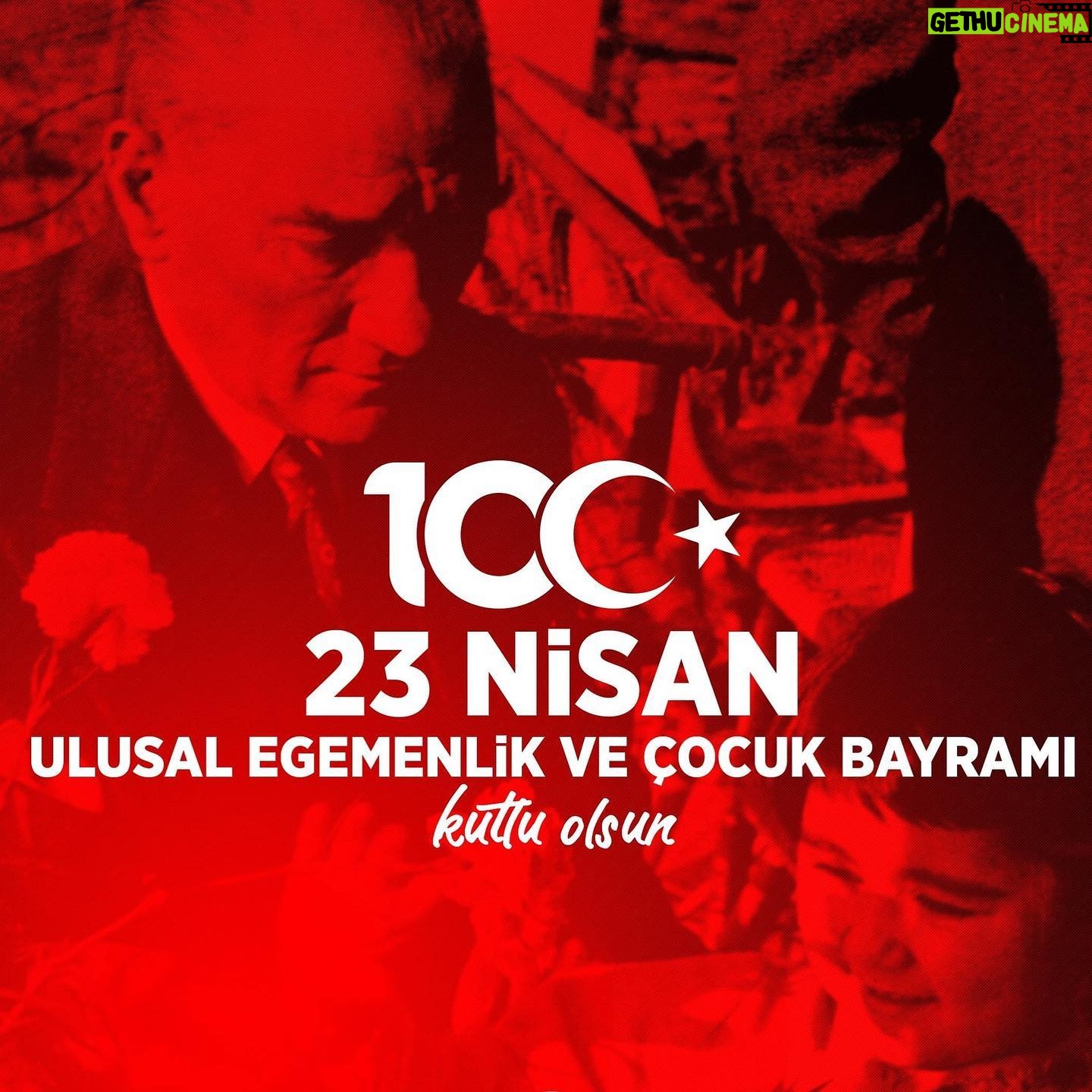 Kerem Alışık Instagram - 23 Nisan Ulusal Egemenlik ve Çocuk Bayramımız 100. yaşında.. Mutluluğumuz gururumuz gözümüzün yaşında... Ulu önderimiz Mustafa Kemal Atatürk'ün armağan ettiği 23 nisan, bize ve çocuklarımıza sırça bir taç gibi başımızda taşıdığımız ve asla geri vermediğimiz vermeyeceğimiz kadar büyük bir bağımsızlık hediyesi.. 23 nisan Türkiye Cumhuriyeti'nin çocuklarımızın omuzlarında yükseleceğinin ifadesi.. Hepimiz için Çocuklar hep özel ve hep güzel.. Bakmayın biz büyüyerek çocukluk ettik .. Çocukken hep gün ışığı olmak isterdik, büyüyünce hep çocuk olmak istedik.. Olsun. Çocuk olmak güzel şey ama mesele çocuk kalabilmek de... Bu bağlamda Türkiye Büyük Millet Meclisimizin kuruluşunun ve ulusal egemenliğimizin 100. yılı ölümsüz ağaçlar dikecek olan çocuklarımıza yüreği çocuk kalanlarımıza ve çocuklarımızı iyi yetiştirme zorunluluğu içinde olan bizlere kutlu olsun...