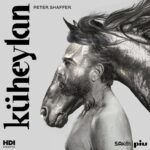 Kerem Alışık Instagram – Benim kanatlarım yok..kanatlarım yüreğim. Kendi vicdanımda özgür kendi gökyüzümde göçebe….
Ama Küheylan sevinçten uçmak için gerekli olan kanatları da bana ödünç olarak verdi ..
Ve olan oldu ..yelelerim gökyüzüne kariştı ..
Yeniden tiyatro sahnesinde olmak ne mutluluk ..