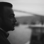 Kerem Alışık Instagram - Kanlica da bir Kara Sevda çekimi öncesi.. Bir deniz bir de bendeniz... Öylesine yorgun öylesine puslu ve dalgalı bir hüzün taşır gözlerimiz....