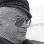 Kerem Alışık Instagram - Kaptan.. İcimize denizi göğü çektik doğduğunda.... Sensiz kursagimizdan geçmedi yokluğunda.. Hangi yasamayı tutsak.. Tutsak etti bizi sesin sözün .. Hangi yana dönsek kalbimizi kapladı yagmur sıcağı gözün.. Dünyayı ne kadar da kiymetlendirdin... Bazen yoksul bir yürek gibi İcli ve mahzun.. Bazen bir Tokat gibi catlayici Bazen de bir yumruk kadar sert ve haşin.. Sen her zaman edebiyatın yalnız şövalyesiydin .. İyiki doğdun büyük yolların haydutu... Kutlu olsun Doğum günün...
